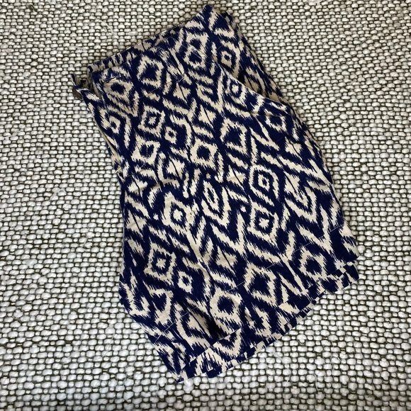 🛍️$5 SALE - Aztec Print Linen-blend Shorts, size 10. - Picture 2 of 2